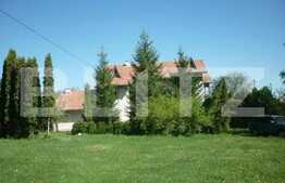 Case de vacanta la munte, 11 camere, 12.500 mp teren, in Agapia