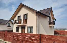 Casa de 4 camere, 100 mp utili, 425 mp de teren, Letcani