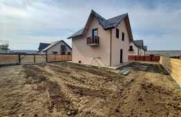 Casa de 4 camere, 100 mp utili, 425 mp de teren, Letcani