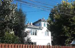 Casa deosebita, la strada, toate utilitatile, Letcani 