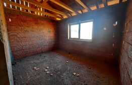 Casa la rosu cu 1100 mp de teren, receptie, intabulare, iesire la asfalt, sat Ciurea