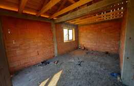 Casa la rosu cu 1100 mp de teren, receptie, intabulare, iesire la asfalt, sat Ciurea