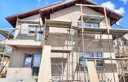 Casa de 4 camere, 450 mp de teren, iesire la asfalt, Valea Adanca