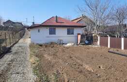 Casa batraneasca renovata cu 600 mp de teren, toate utilitatile, Breazu