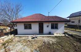 Casa batraneasca renovata cu 600 mp de teren, toate utilitatile, Breazu