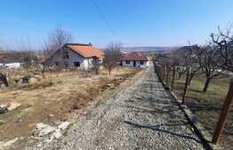 Casa batraneasca renovata cu 600 mp de teren, toate utilitatile, Breazu
