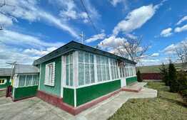 Casa batraneasca cu anexe, 1000 mp teren, sat Bogdanesti