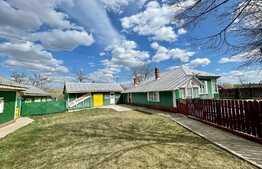 Casa batraneasca cu anexe, 1000 mp teren, sat Bogdanesti