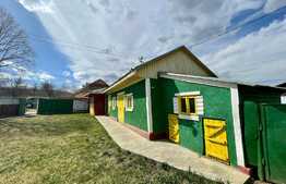 Casa batraneasca cu anexe, 1000 mp teren, sat Bogdanesti