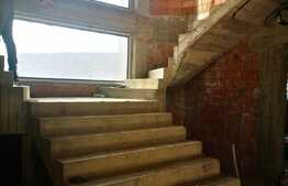 Casa 7 camere, 318 mp, teren 1.775 mp, zona Miroslava