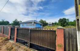 Teren de 12.000 mp cu casa, sat Comarna