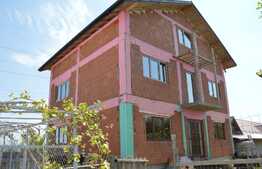 Casa finalizata, casa neterminata, casa la rosu, Horpaz