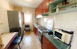 Apartament de 3 camere, 80 mp, decomandat, zona Nicolina 2