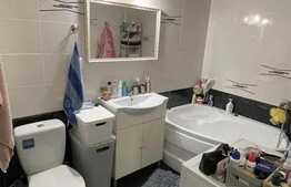 Apartament de 3 camere, modern, 85 mp, parcare, curte, zona Hlincea