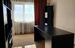 Apartament de 3 camere, 75 mp, decomandat, zona Palas