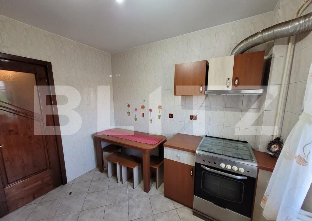 Apartament de 3 camere, 75mp, decomandat, zona Dacia Bicaz