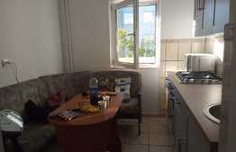 Apartament de 3 camere, 58 mp, etaj intermediar, zona SF. Lazar