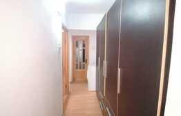 Apartament de 3 camere, 52.5 mp, semidecomandat, zona Baza 3