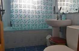 Apartament de 3 camere, 52.5 mp, semidecomandat, zona Baza 3