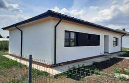 Casa cu 4 camere, 90 mp utili, 475 mp teren, Vorovesti