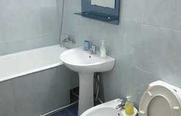 Apartament de 3 camere, decomandat, 70 mp, zona Nicolina