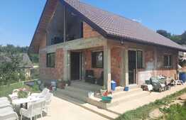 Casa langa padure de 118 mp, teren de 1740 mp, Padureni