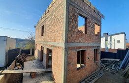 Casa de 4 camere, 106 mp, 210 mp teren, zona Visani