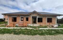 Casa de 3 camere, 105 mp, teren de 500 mp, Vorovesti
