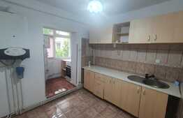 Apartament 3 camere, decomandat, etaj intermediar, Rond Vechi CUG