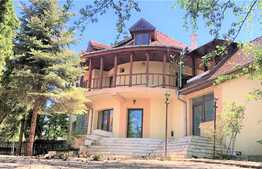 Casa cu 7 camere, 256 mp, teren 500 mp, zona Bucium