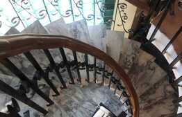 Casa cu 7 camere, 256 mp, teren 500 mp, zona Bucium