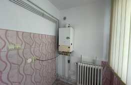 Apartament de 2 camere, 50 mp, decomandat, zona Continental
