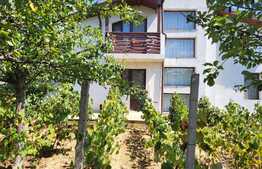 Casa cu garaj D+P+E, 180 mp, 914 mp teren, Barnova