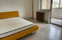 Apartament de 3 camere, decomandat, zona Garii