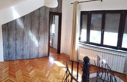 Apartament deosebit pe 2 niveluri, 3 dormitoare, parcare, zona Central