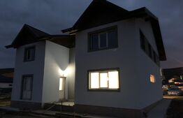 Cladire stil irlandez,300 mp utili, Letcani, la strada