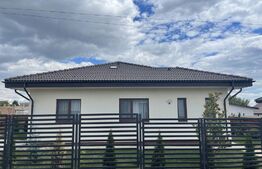 Casa 4 camere, 110 mp, zona Aroneanu