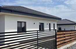 Casa 4 camere, 110 mp, zona Aroneanu