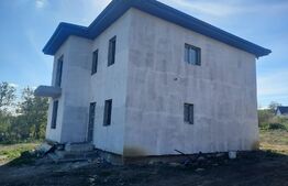 Casa la rosu, 130 mp, 420 mp teren, Miroslava