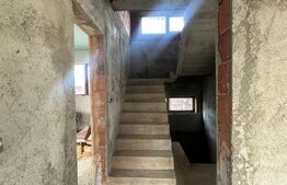 Vand casa la gri in Sat Costeiu str.  crizantemelor nr.235