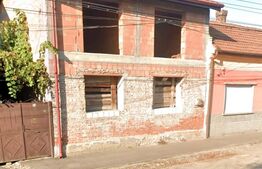 Casă la roșu – ideală pentru locuință multifamilială sau investiție!