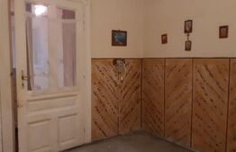 Casa la curte comuna DE VANZARE, o camera, 45mp, zona CENTRALA