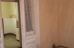 Casa la curte comuna DE VANZARE, o camera, 45mp, zona CENTRALA