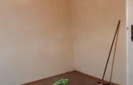 Casa la curte comuna DE VANZARE, o camera, 45mp, zona CENTRALA