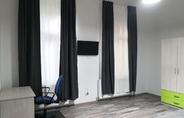 Apartament la casa, 3 camere, zona Centrala