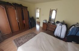 Casa de 8 camere, suprafata utila 250mp, teren de  400mp, zona Iosia