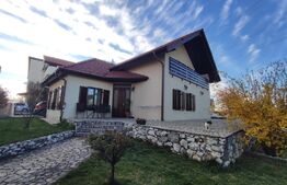 Casa de vanzare in Sanmartin zona Primariei