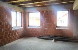 Casă la roșu 143 mp semifinisata P+E Sânmartin în cartier nou cu teren 300 mp