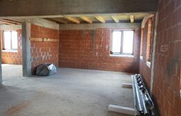 Casă la roșu 143 mp semifinisata P+E Sânmartin în cartier nou cu teren 300 mp