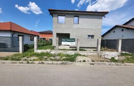 Casă la roșu 143 mp semifinisata P+E Sânmartin în cartier nou cu teren 300 mp